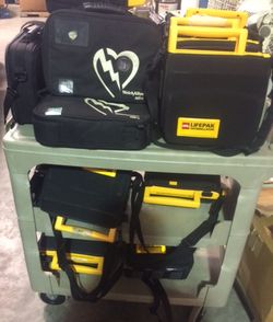 MEDTRONIC LIFEPAK 500 AUTOMATED EXTERNAL DEFIBRILLATOR